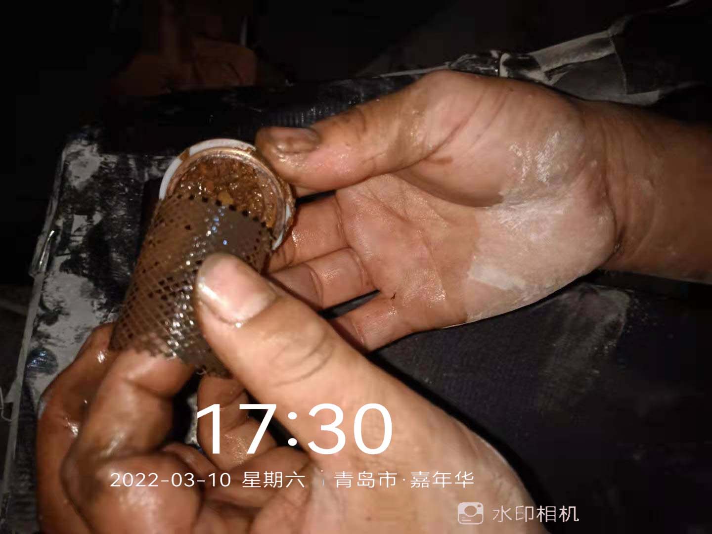 空调过滤器堵塞的危害，空调过滤器清洗方法，中央空调过滤器如何清洗，空调过滤器清洗前后对比